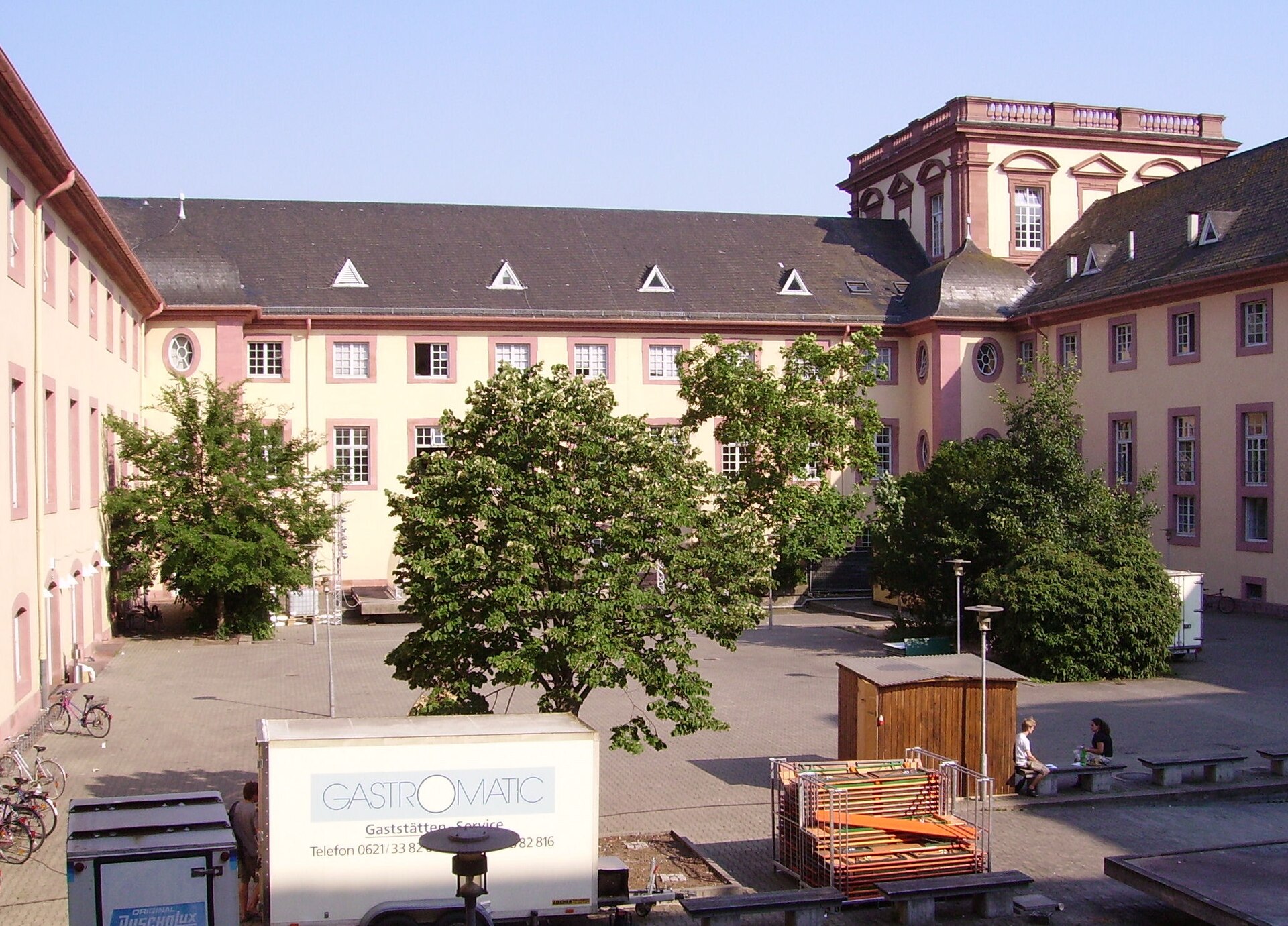 Der Ehrenhof des Mannheimer Barockschlosses