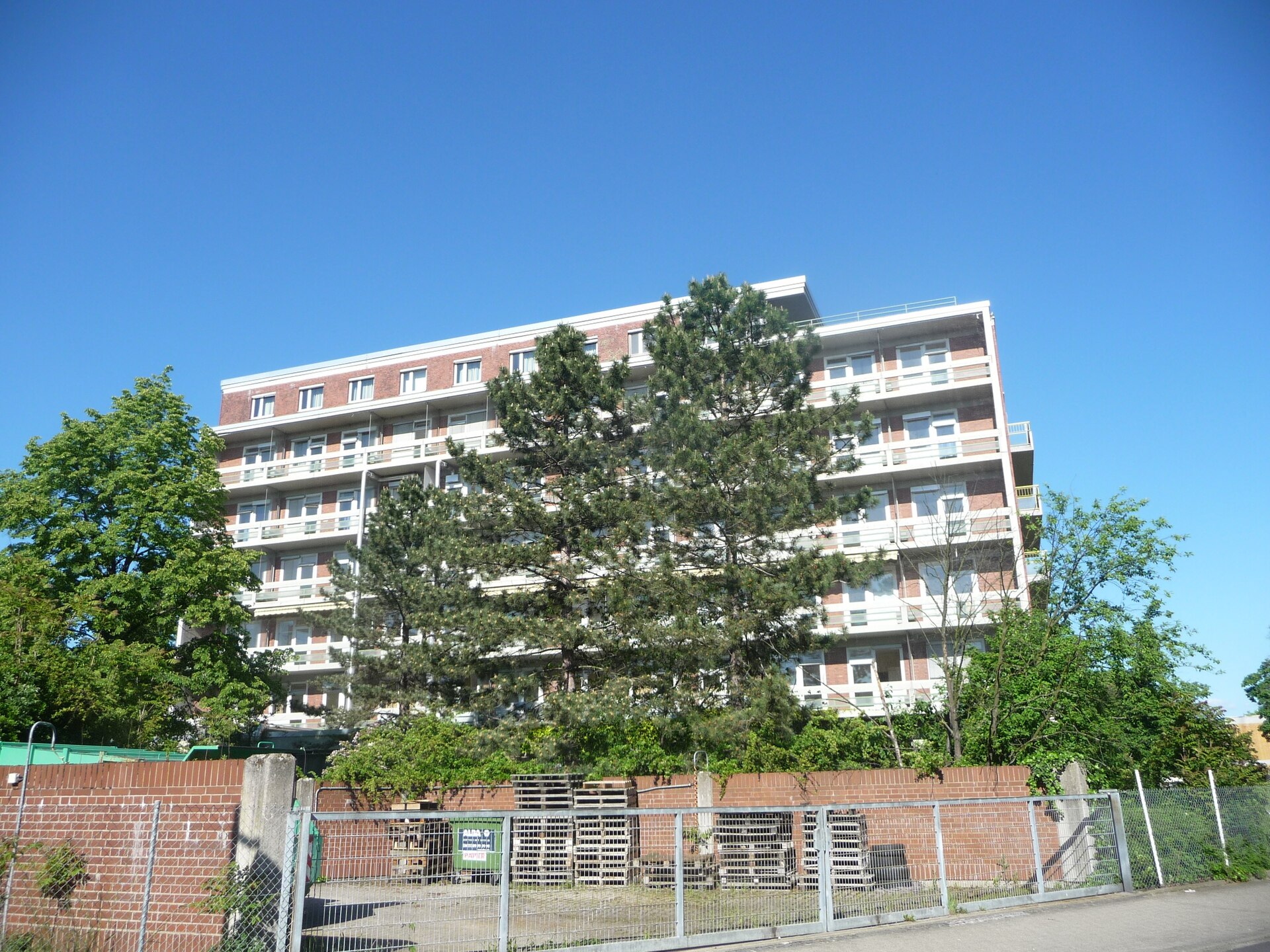 Hotelunterkunft im Stadtteil Gartenstadt, Mannheim – Villenkolonie mit großzügigen Unterkünften in ruhiger Grünlage.