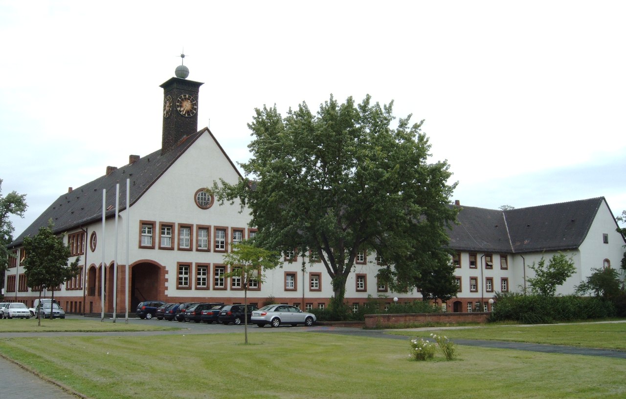 Hotelunterkunft im Stadtteil Schönau, Mannheim – Westlicher Vorort mit Naturanbindung und familiären Unterkunftsbetrieben.
